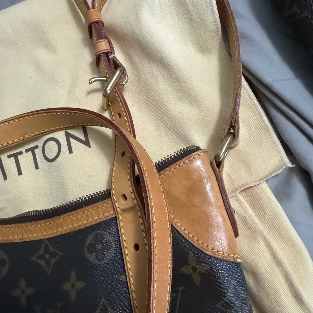 LV Odeon PM crossbody bag, please see pics for details, good used condition - Picture 4 of 15